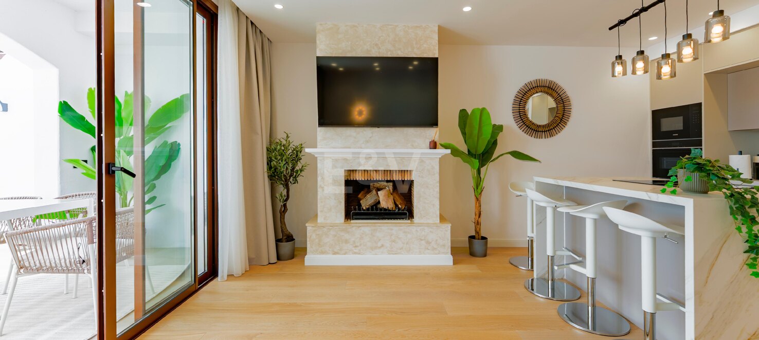 Elegant Townhouse with Sea Views and Golf Proximity