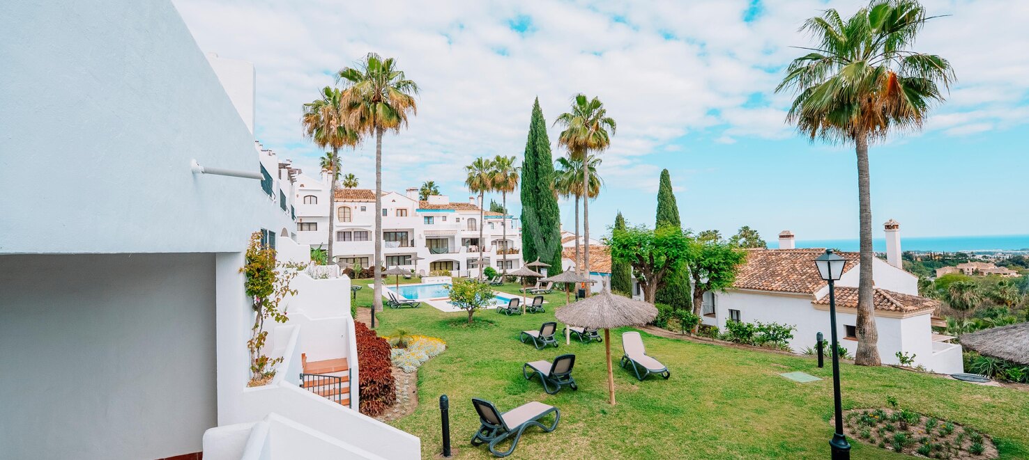 Elegant Townhouse with Sea Views and Golf Proximity