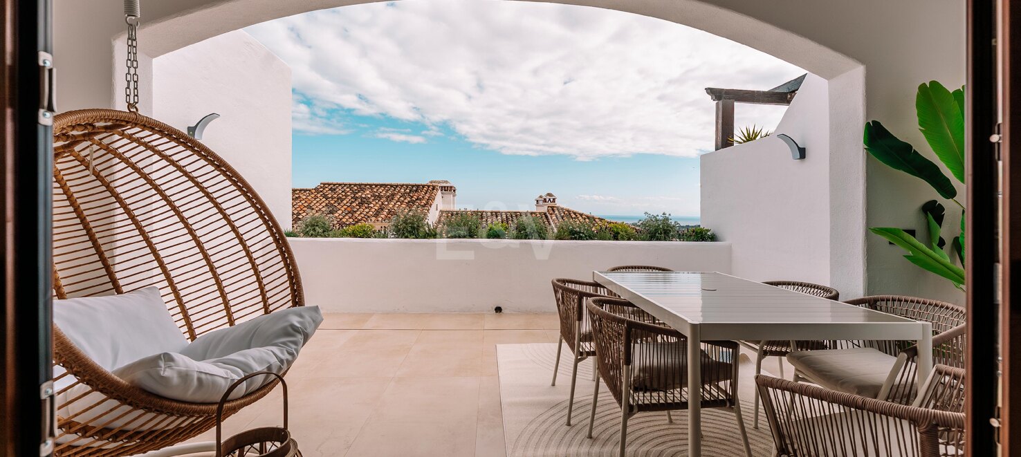 Elegant Townhouse with Sea Views and Golf Proximity