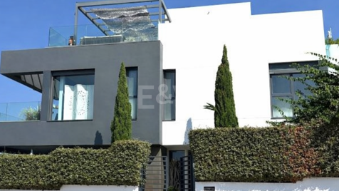 Luxurious Villa with 360° Sea Views and Rooftop Terrace