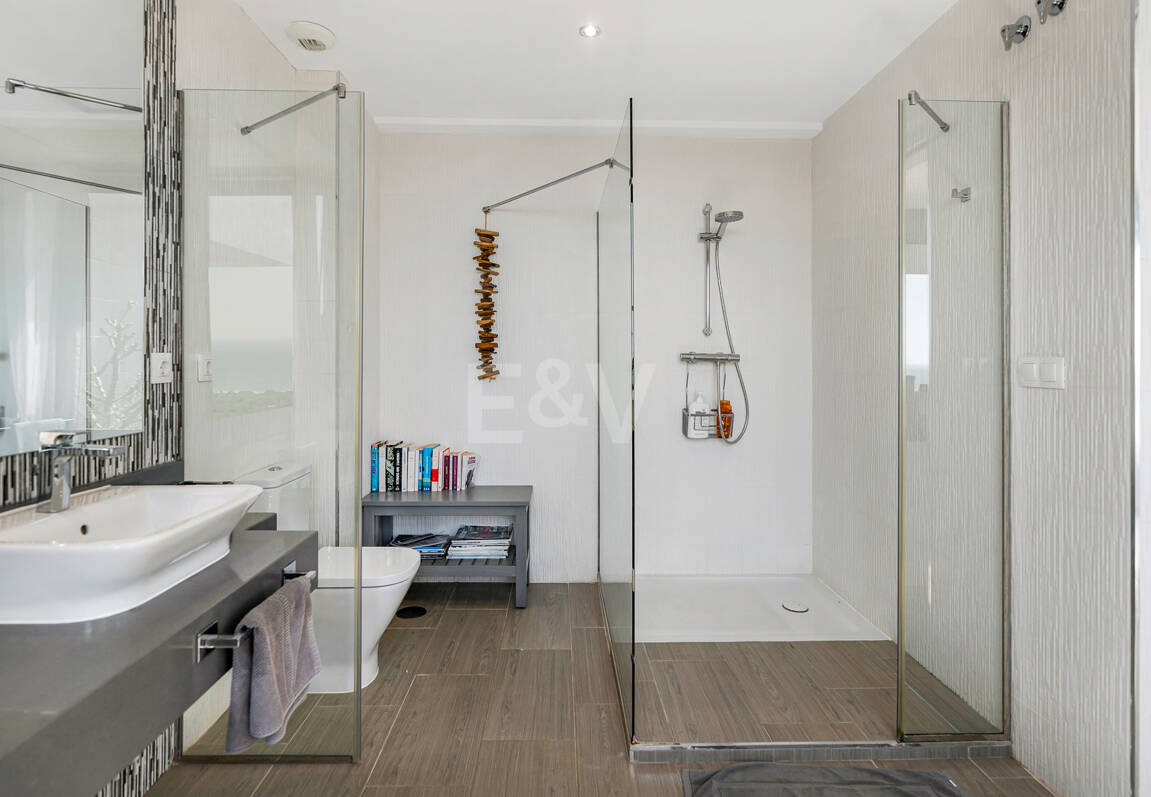 Villa luxueuse avec vue sur la mer à 360° et terrasse sur le toit