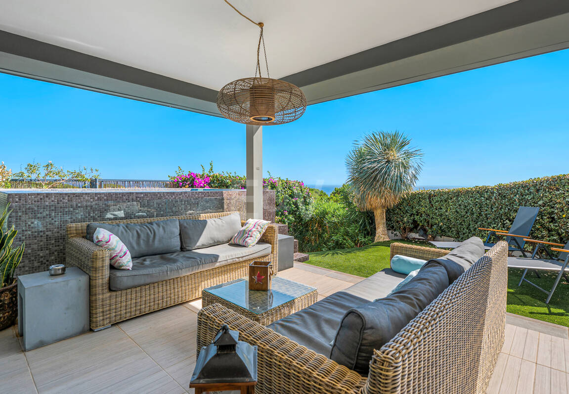 Villa luxueuse avec vue sur la mer à 360° et terrasse sur le toit