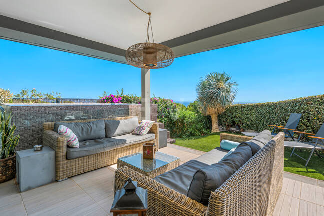 Villa luxueuse avec vue sur la mer à 360° et terrasse sur le toit