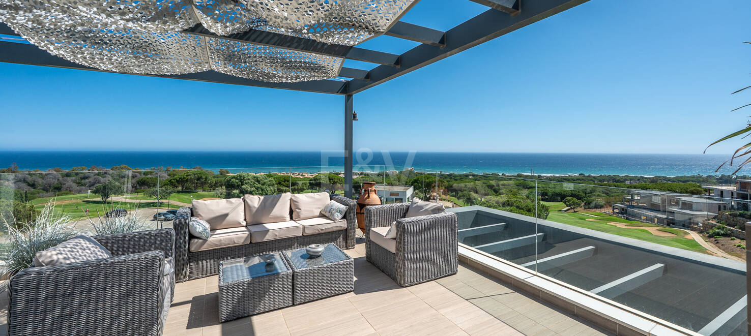 Villa luxueuse avec vue sur la mer à 360° et terrasse sur le toit