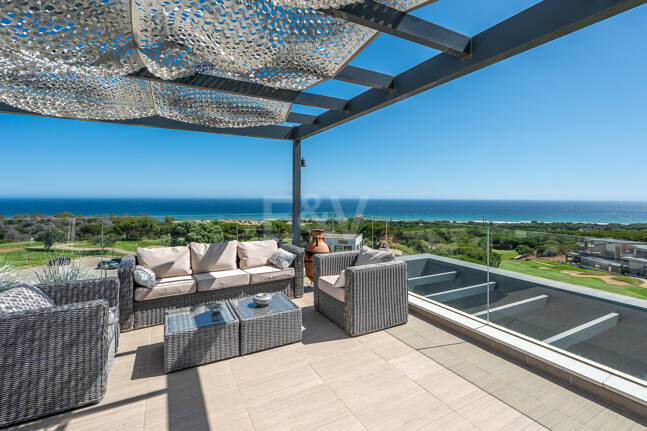Villa luxueuse avec vue sur la mer à 360° et terrasse sur le toit