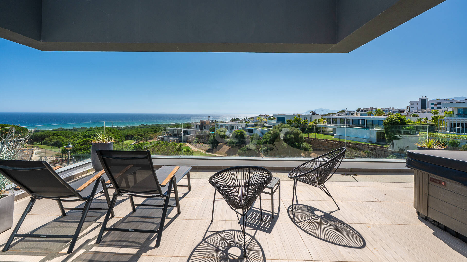 Villa luxueuse avec vue sur la mer à 360° et terrasse sur le toit