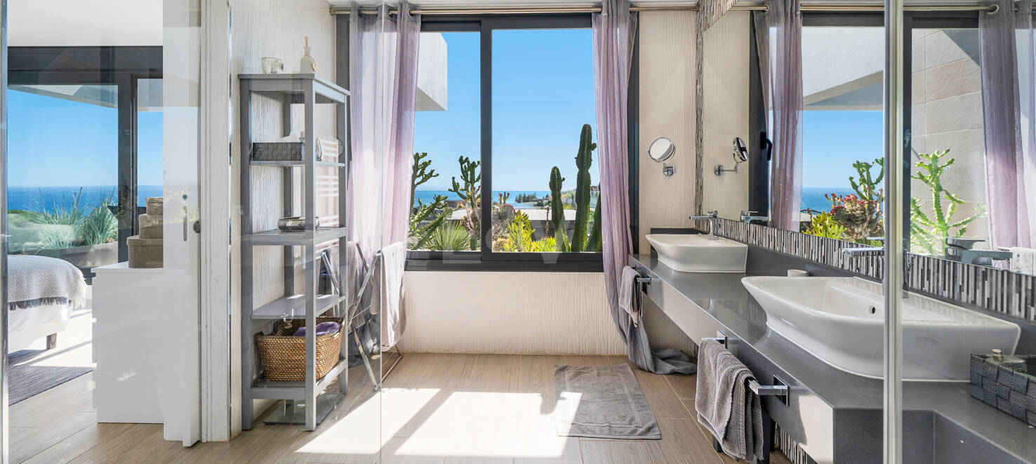 Villa luxueuse avec vue sur la mer à 360° et terrasse sur le toit