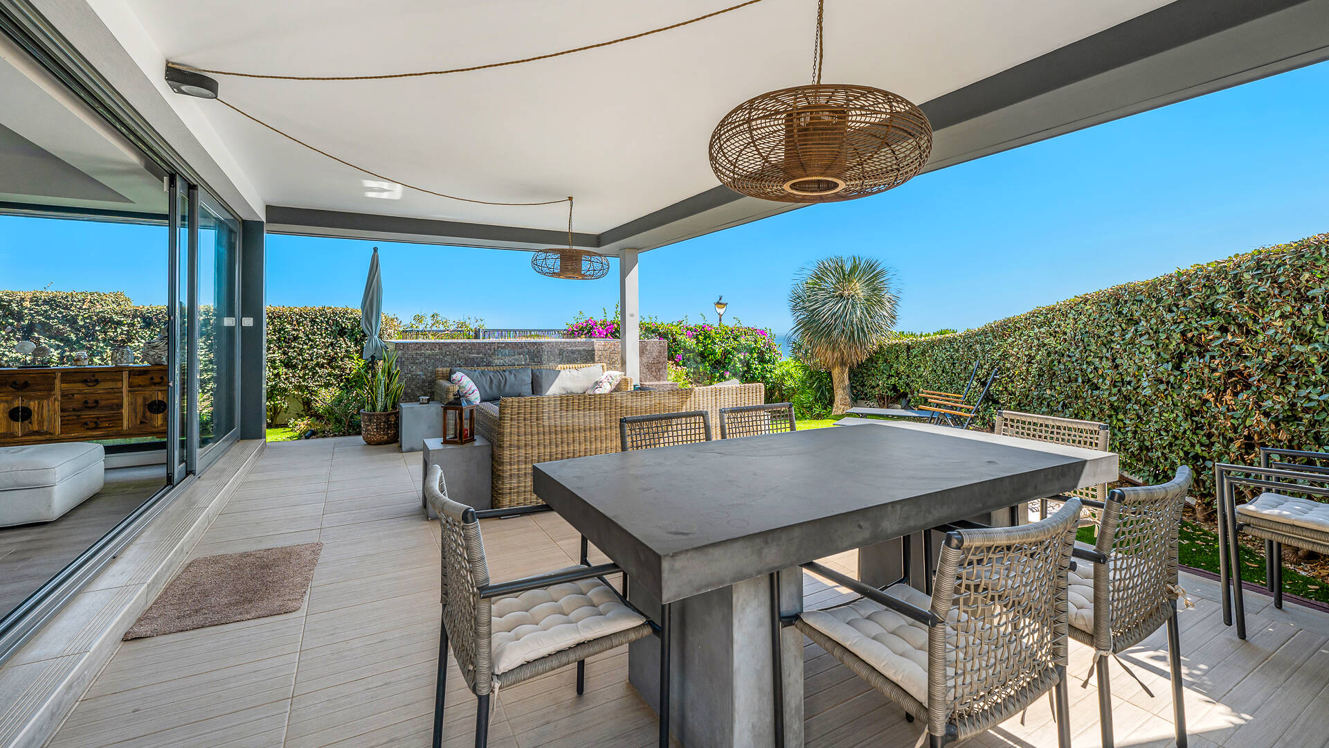 Villa luxueuse avec vue sur la mer à 360° et terrasse sur le toit