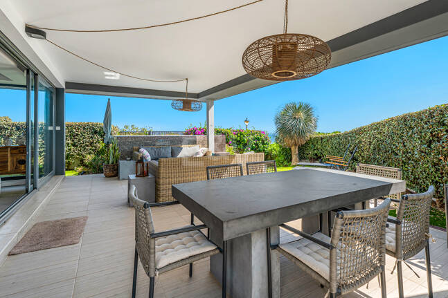 Villa luxueuse avec vue sur la mer à 360° et terrasse sur le toit