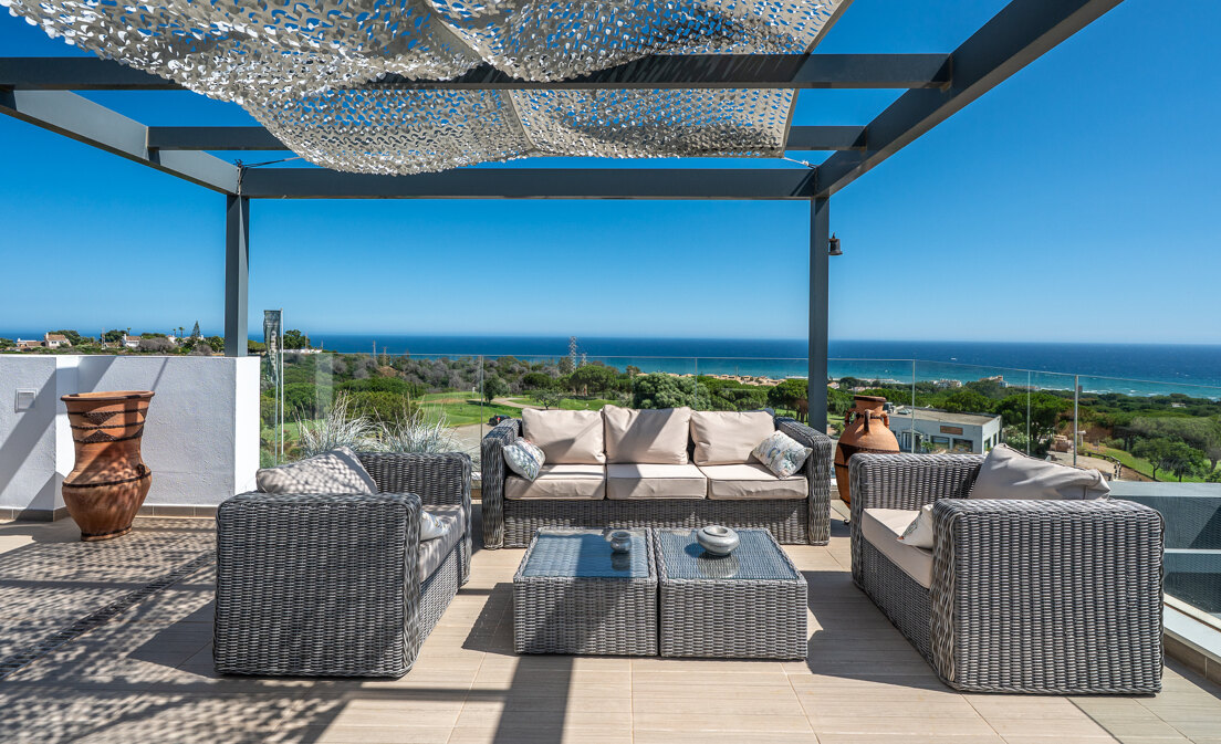 Villa luxueuse avec vue sur la mer à 360° et terrasse sur le toit