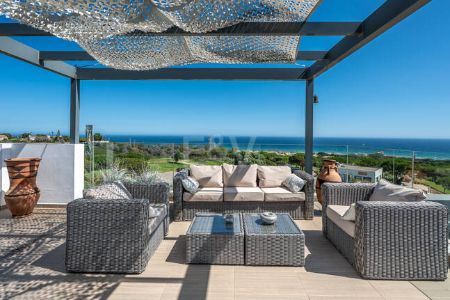 Villa luxueuse avec vue sur la mer à 360° et terrasse sur le toit