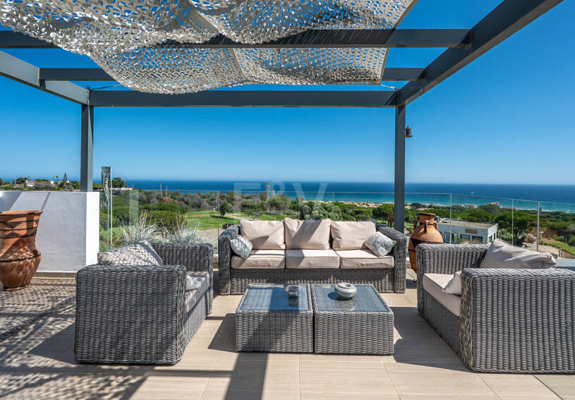 Villa luxueuse avec vue sur la mer à 360° et terrasse sur le toit
