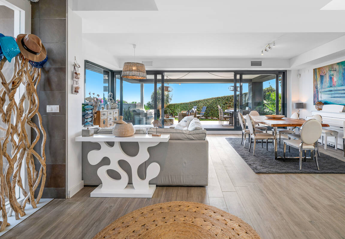 Villa luxueuse avec vue sur la mer à 360° et terrasse sur le toit