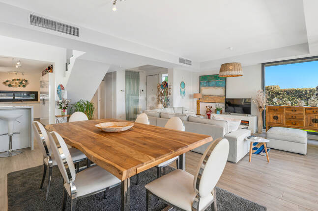 Villa luxueuse avec vue sur la mer à 360° et terrasse sur le toit