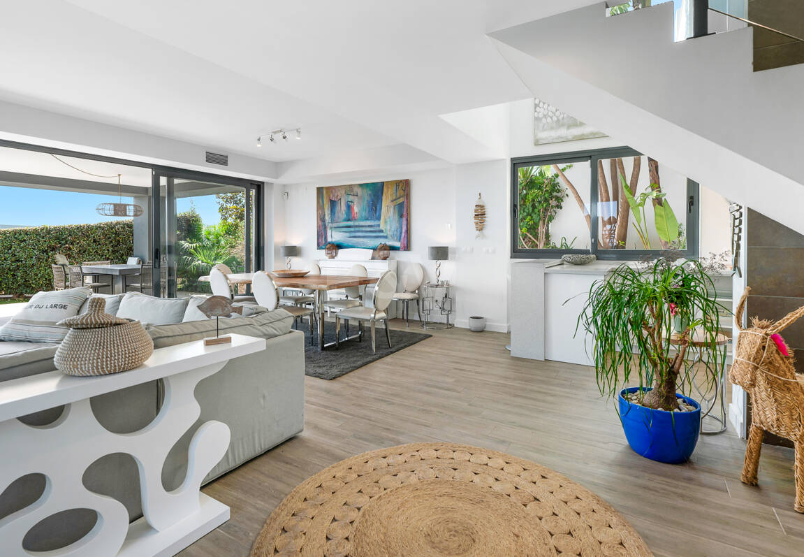 Villa luxueuse avec vue sur la mer à 360° et terrasse sur le toit