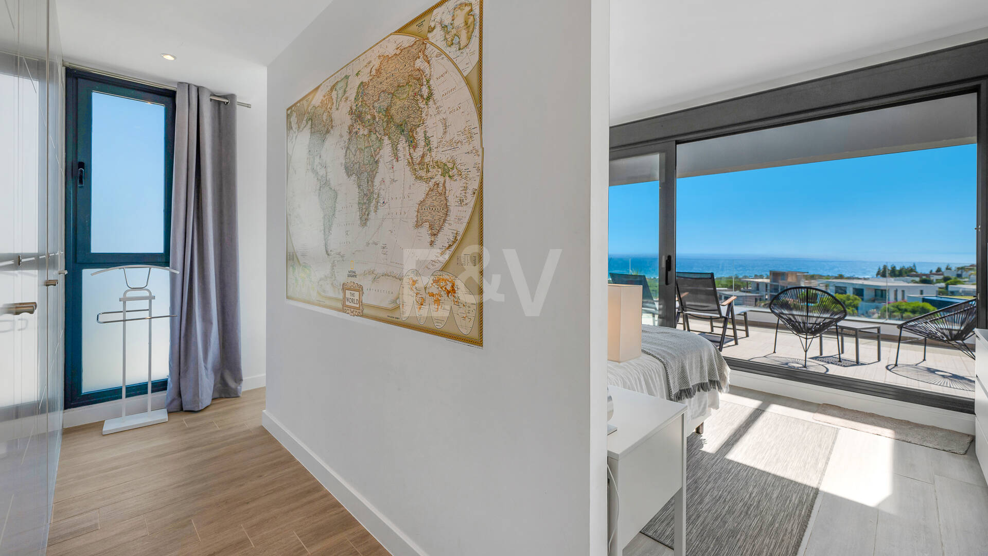 Villa luxueuse avec vue sur la mer à 360° et terrasse sur le toit