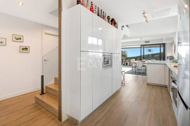 Villa luxueuse avec vue sur la mer à 360° et terrasse sur le toit