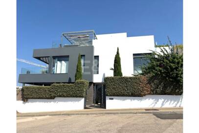 Villa luxueuse avec vue sur la mer à 360° et terrasse sur le toit