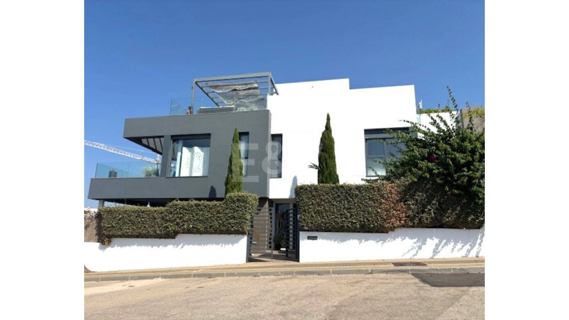 Villa luxueuse avec vue sur la mer à 360° et terrasse sur le toit