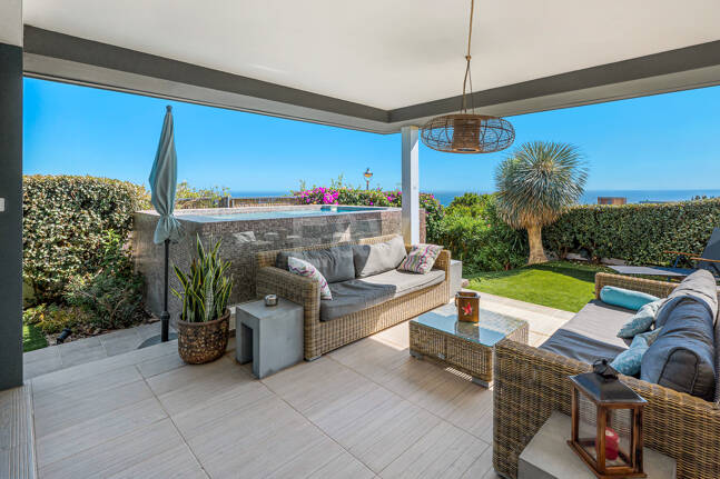 Villa luxueuse avec vue sur la mer à 360° et terrasse sur le toit