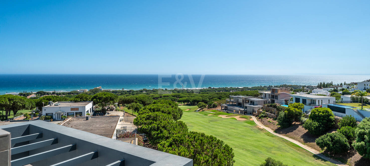 Villa luxueuse avec vue sur la mer à 360° et terrasse sur le toit
