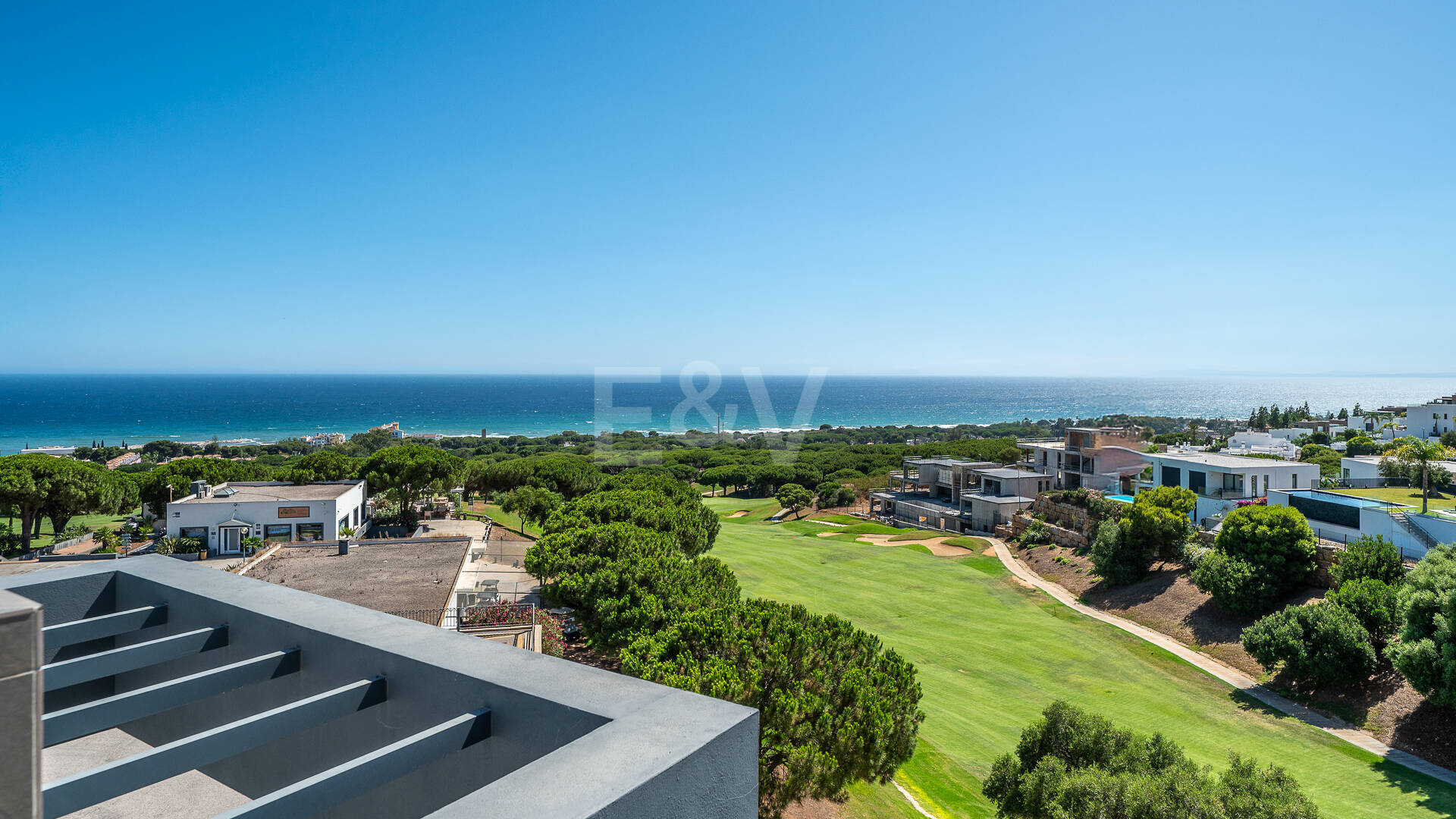 Villa luxueuse avec vue sur la mer à 360° et terrasse sur le toit