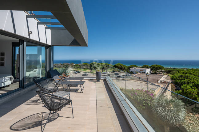 Villa luxueuse avec vue sur la mer à 360° et terrasse sur le toit