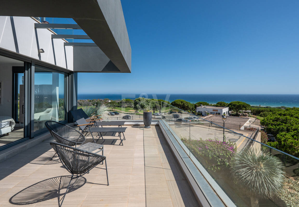 Villa luxueuse avec vue sur la mer à 360° et terrasse sur le toit