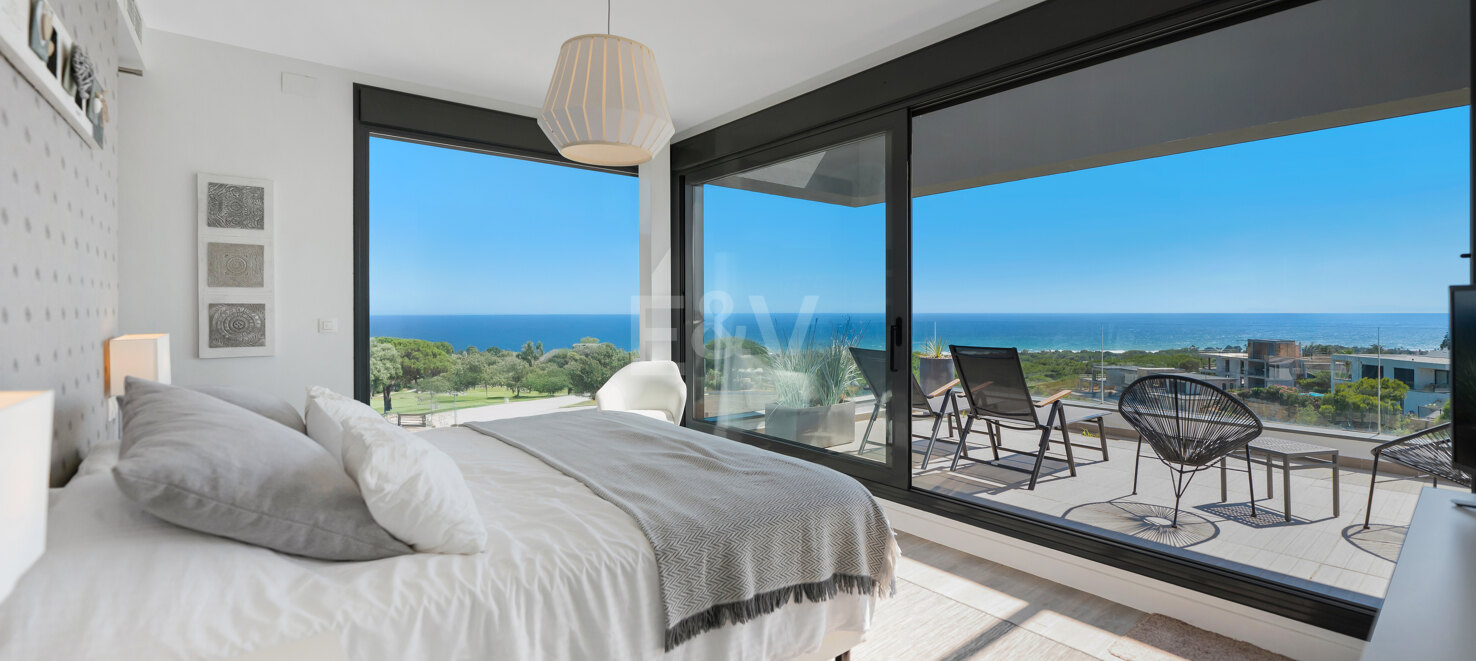 Luxurious Villa with 360° Sea Views and Rooftop Terrace