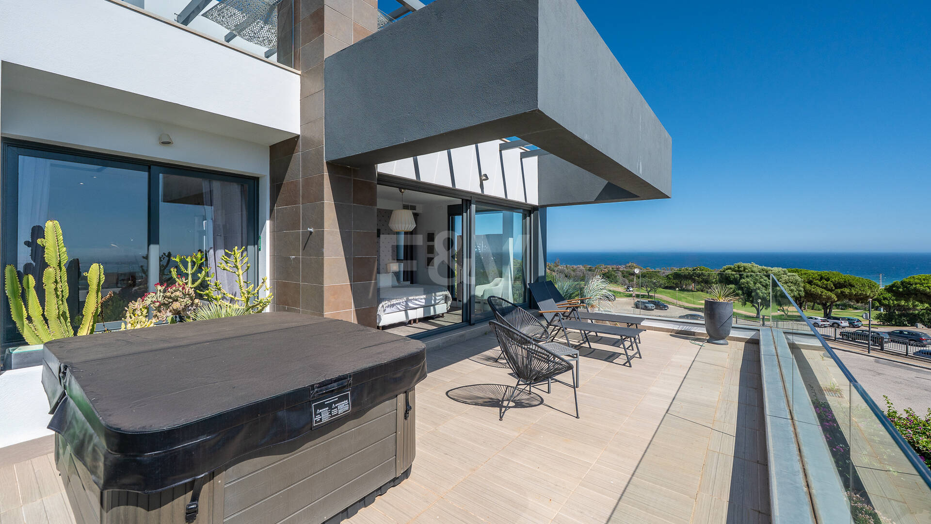 Villa luxueuse avec vue sur la mer à 360° et terrasse sur le toit