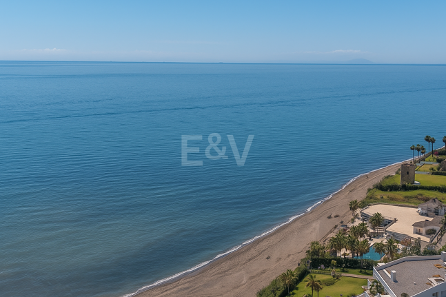 Exceptionell strandläge med stor potential för en modern villa eller investeringar