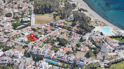 Außergewöhnliche Lage am Strand mit großem Potenzial für eine moderne Villa oder Investition