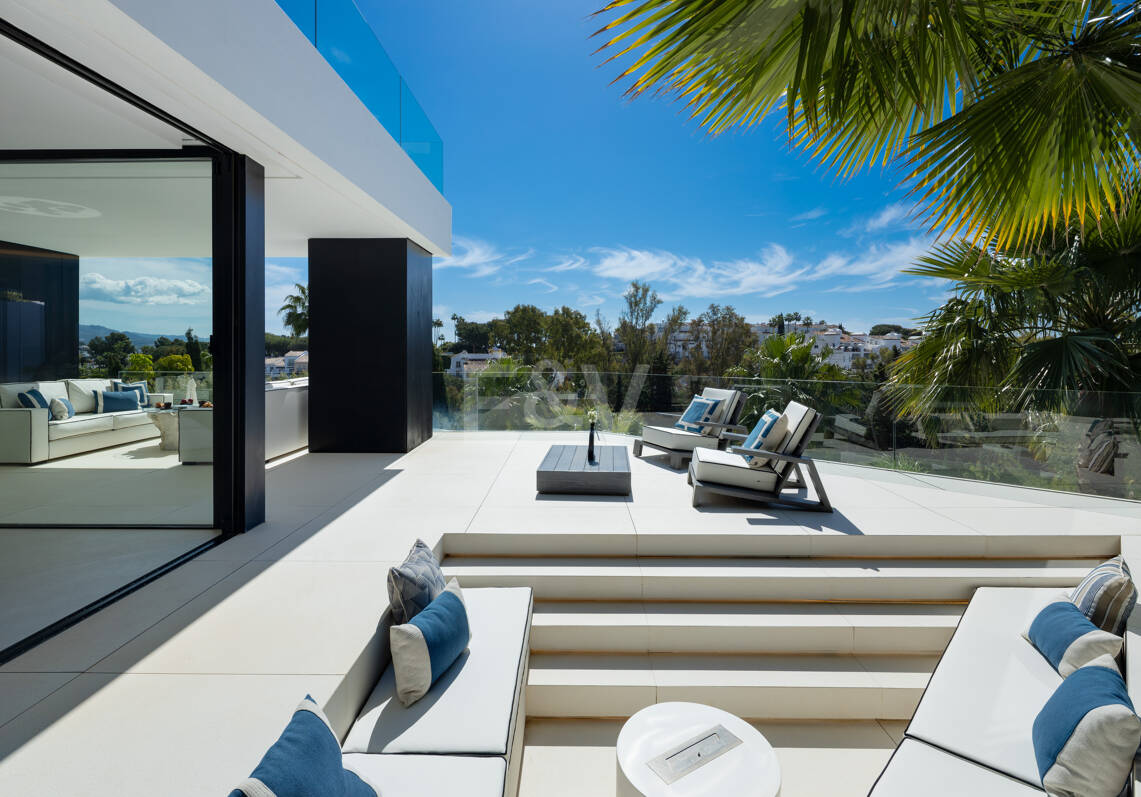 Author's Villa with Modern Design, Wellness, and Resort Style in La Quinta