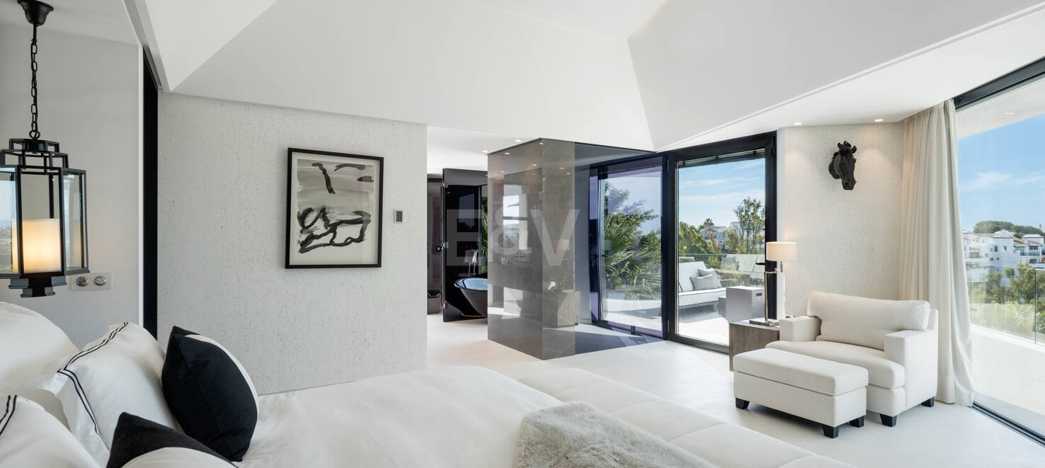 Author's Villa with Modern Design, Wellness, and Resort Style in La Quinta