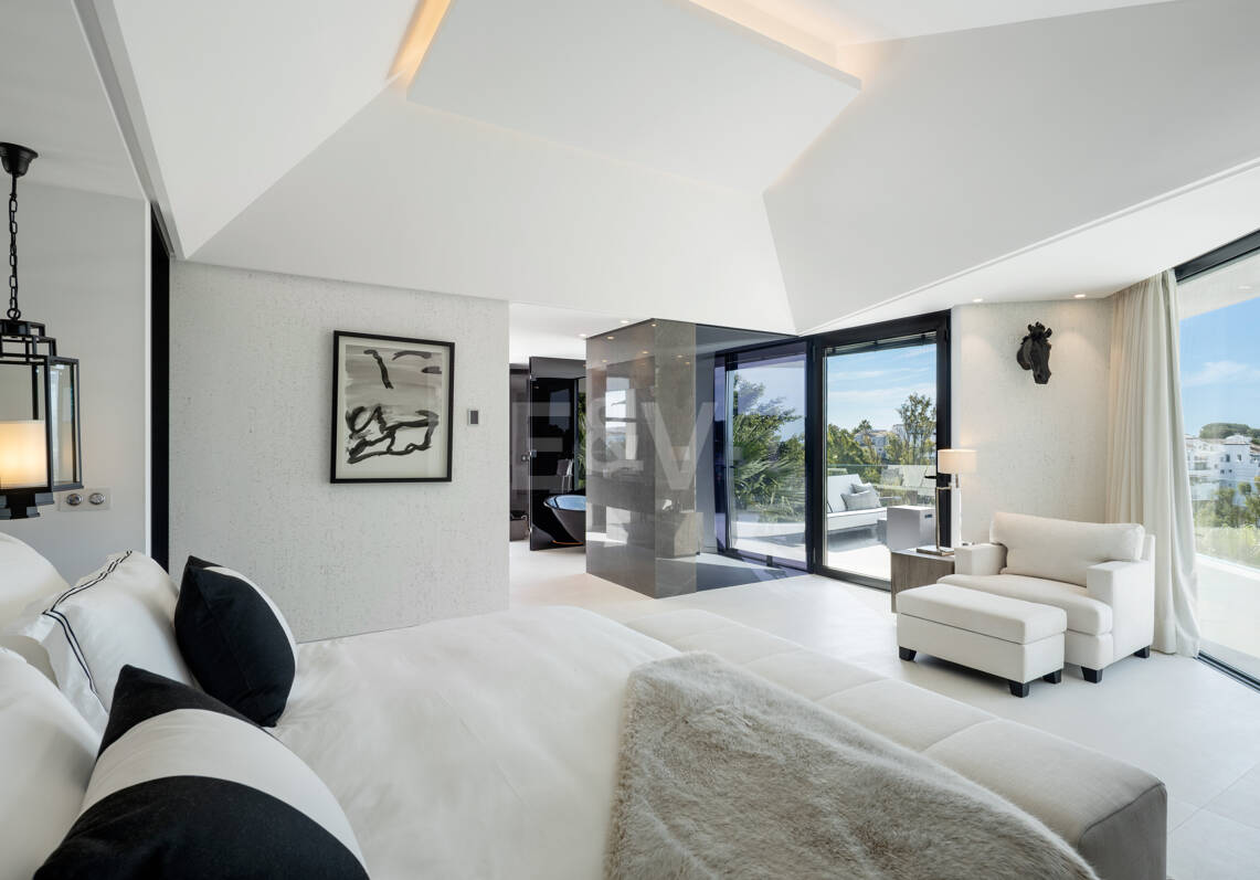 Author's Villa with Modern Design, Wellness, and Resort Style in La Quinta