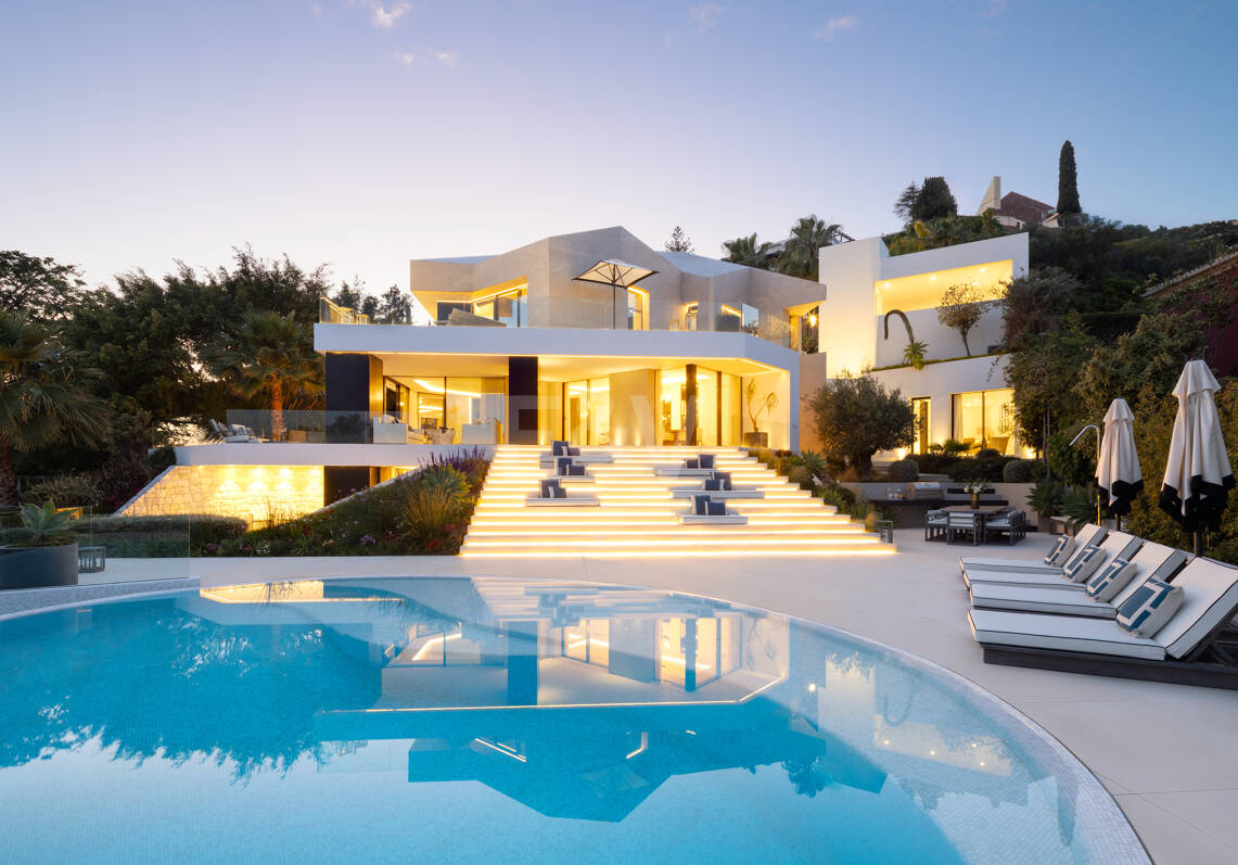 Author's Villa with Modern Design, Wellness, and Resort Style in La Quinta
