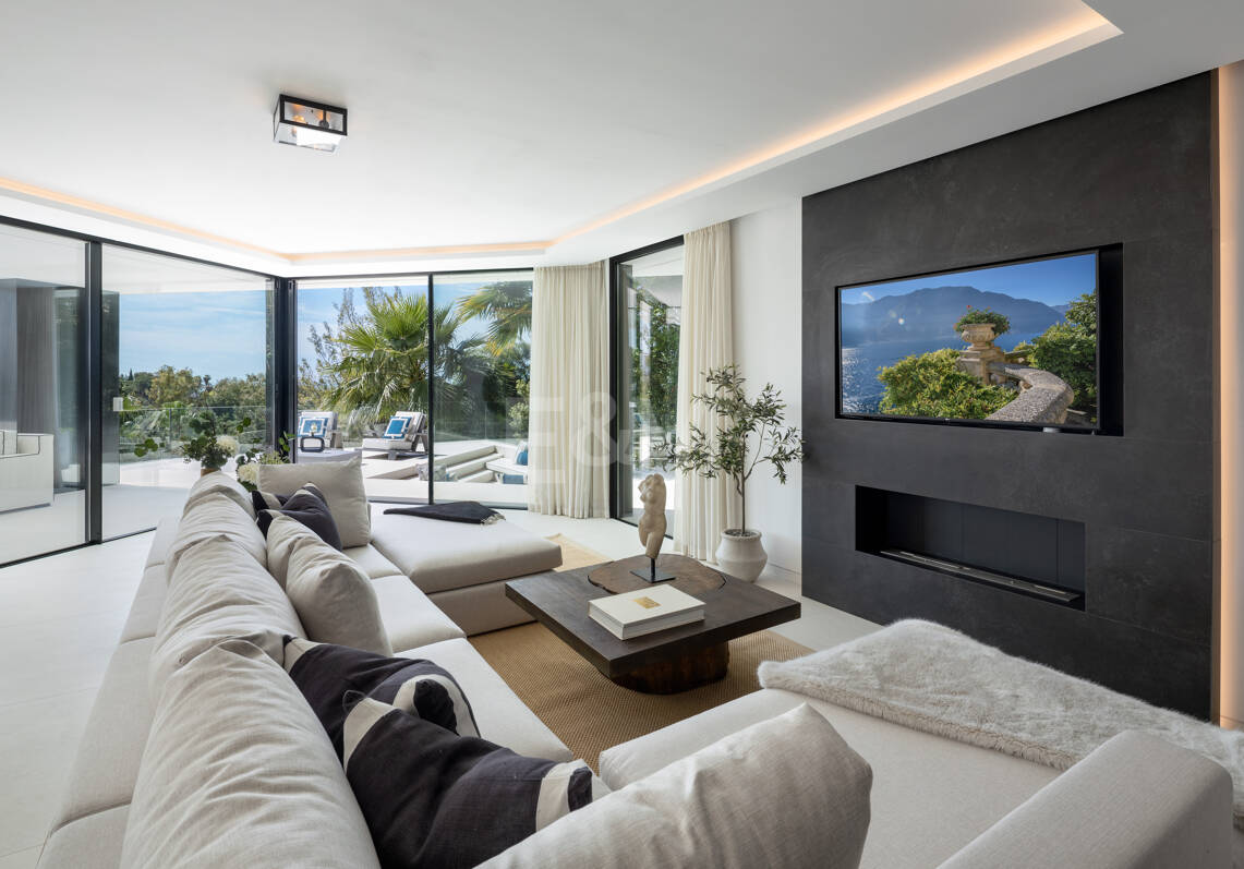 Author's Villa with Modern Design, Wellness, and Resort Style in La Quinta