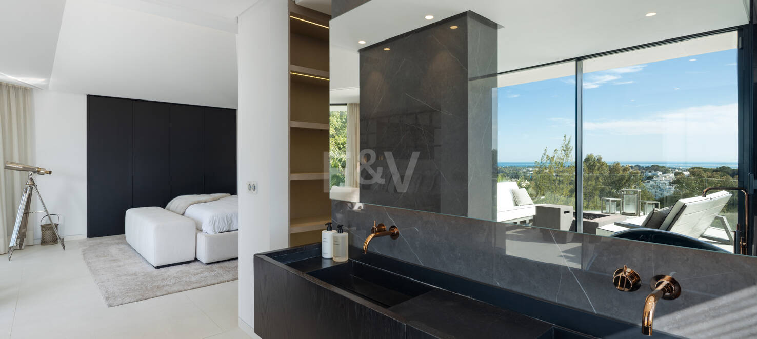 Author's Villa with Modern Design, Wellness, and Resort Style in La Quinta