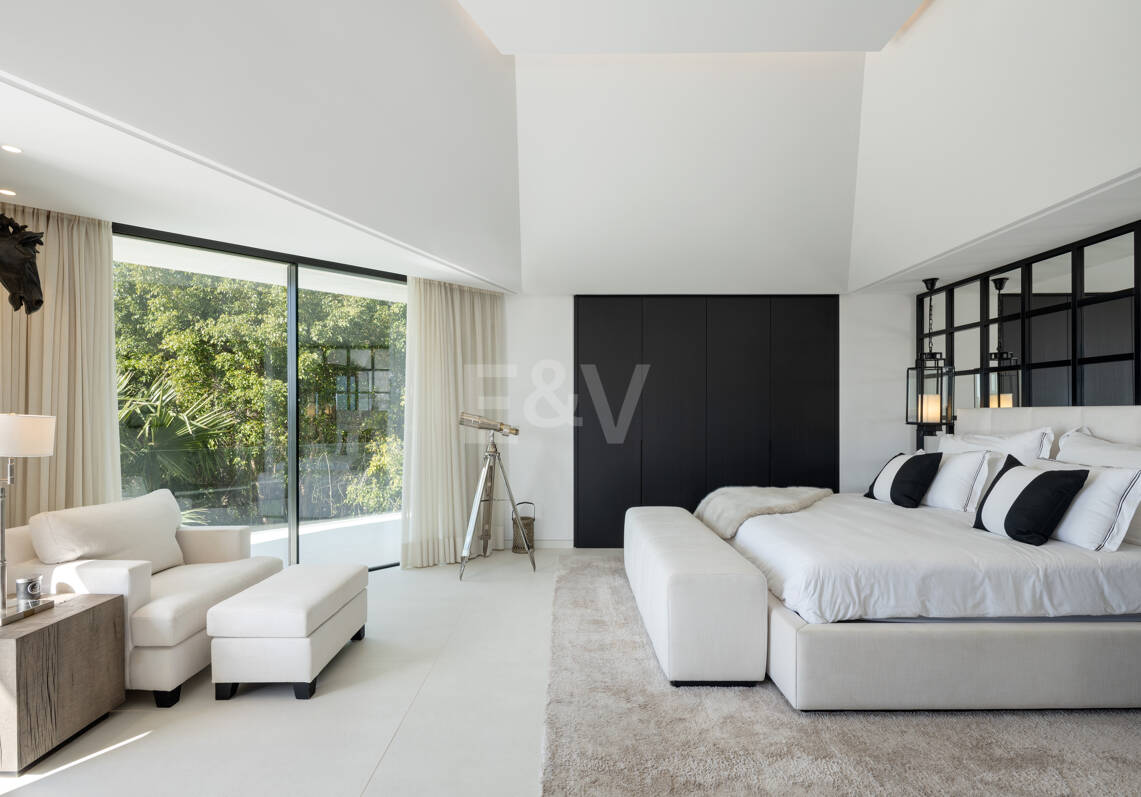 Author's Villa with Modern Design, Wellness, and Resort Style in La Quinta