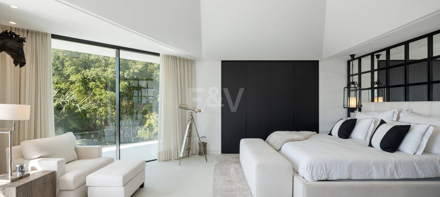 Author's Villa with Modern Design, Wellness, and Resort Style in La Quinta