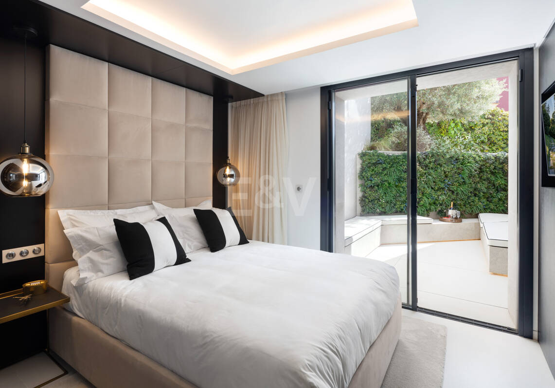 Author's Villa with Modern Design, Wellness, and Resort Style in La Quinta
