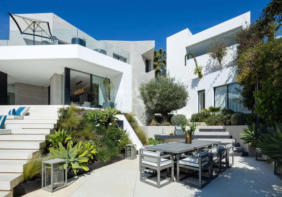 Author's Villa with Modern Design, Wellness, and Resort Style in La Quinta