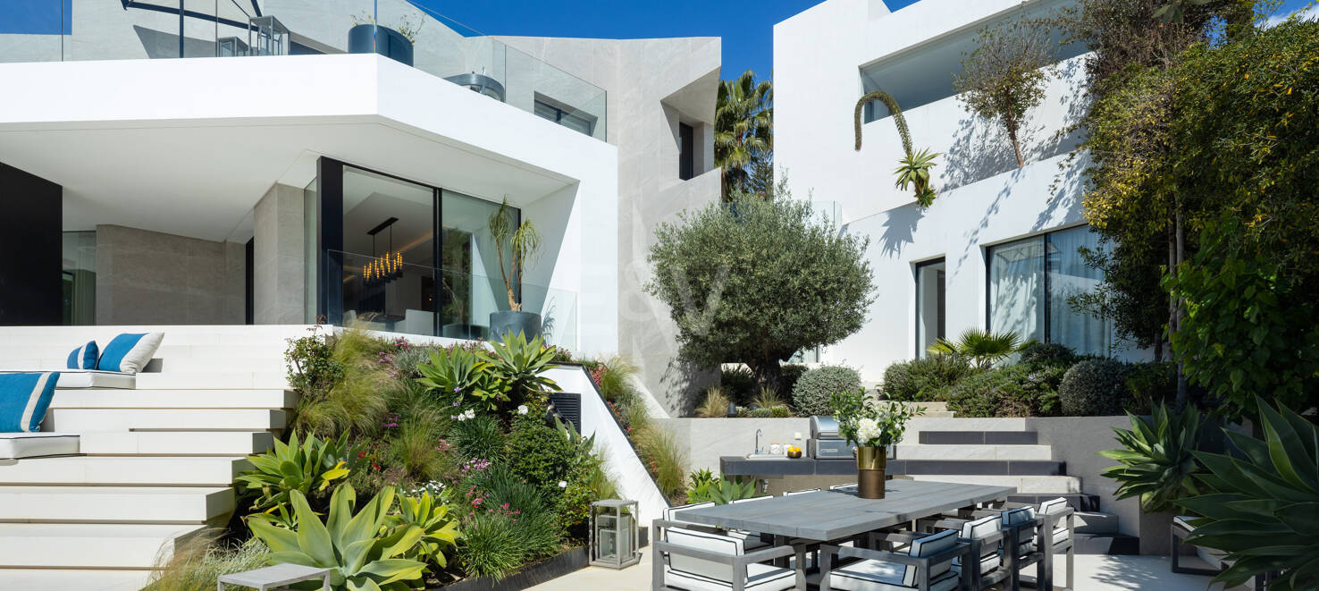 Author's Villa with Modern Design, Wellness, and Resort Style in La Quinta