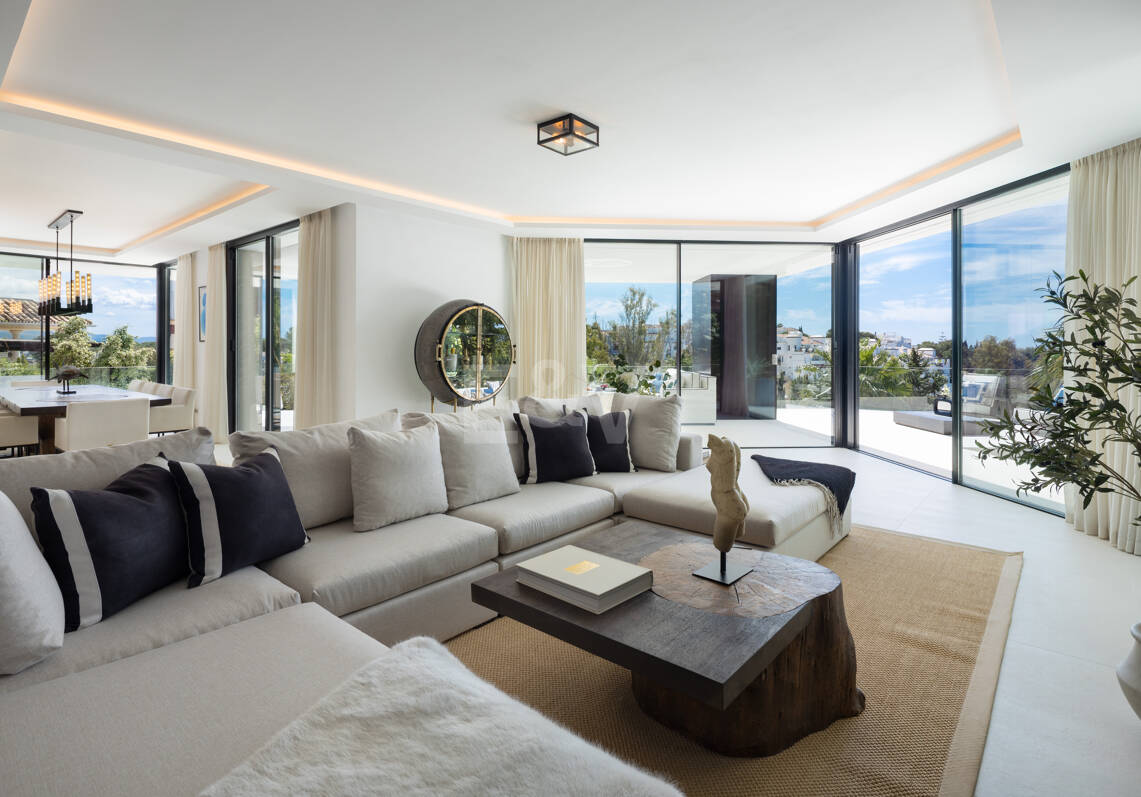 Author's Villa with Modern Design, Wellness, and Resort Style in La Quinta
