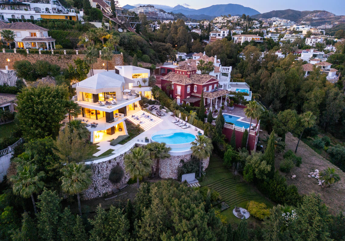 Author's Villa with Modern Design, Wellness, and Resort Style in La Quinta