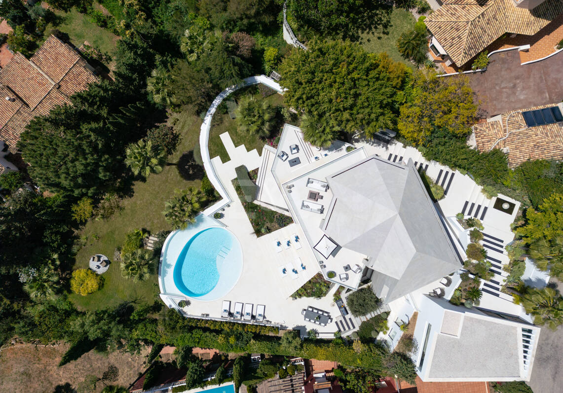 Author's Villa with Modern Design, Wellness, and Resort Style in La Quinta