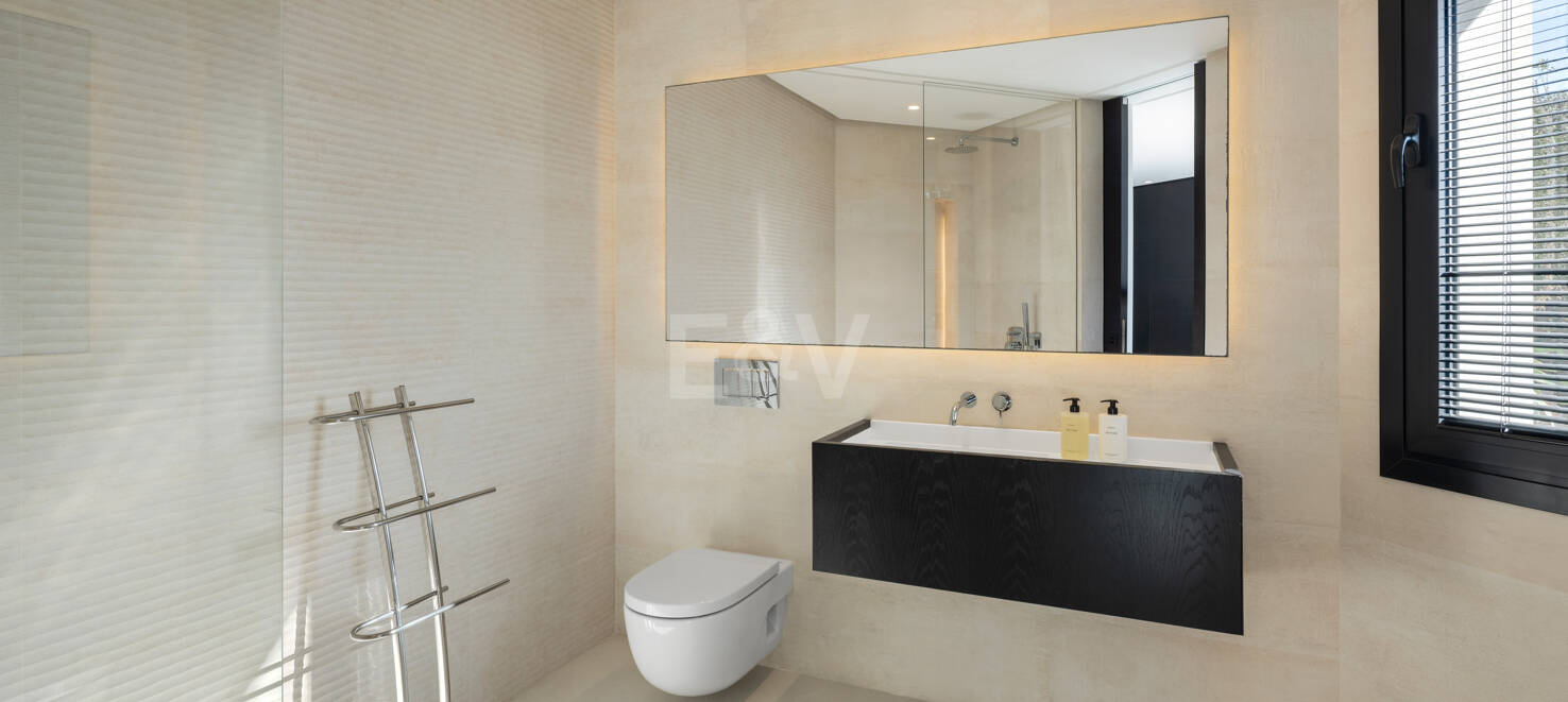 Author's Villa with Modern Design, Wellness, and Resort Style in La Quinta