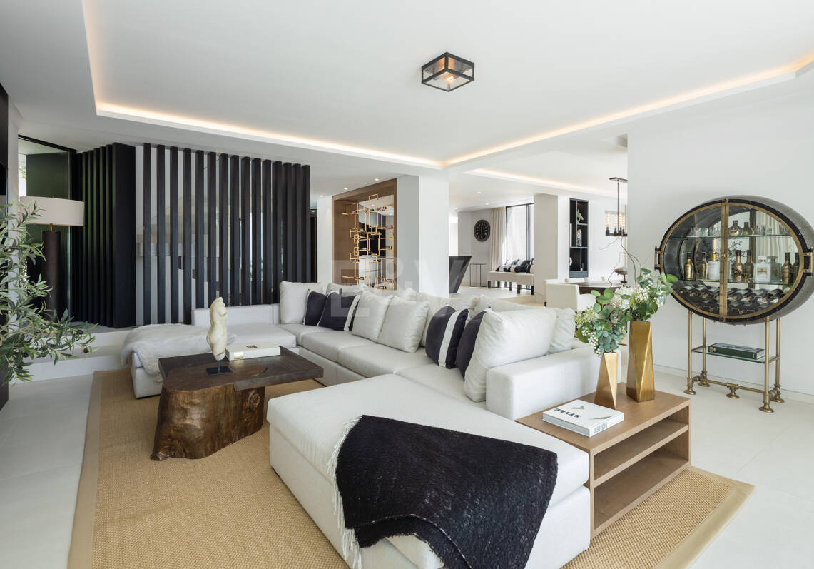 Author's Villa with Modern Design, Wellness, and Resort Style in La Quinta