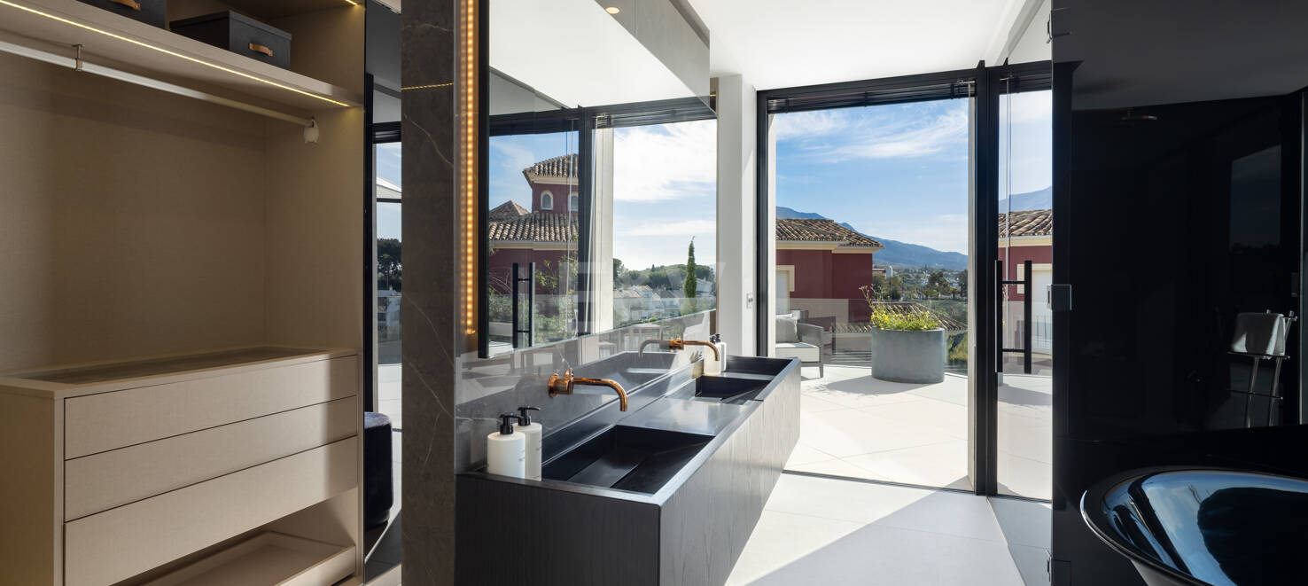 Author's Villa with Modern Design, Wellness, and Resort Style in La Quinta