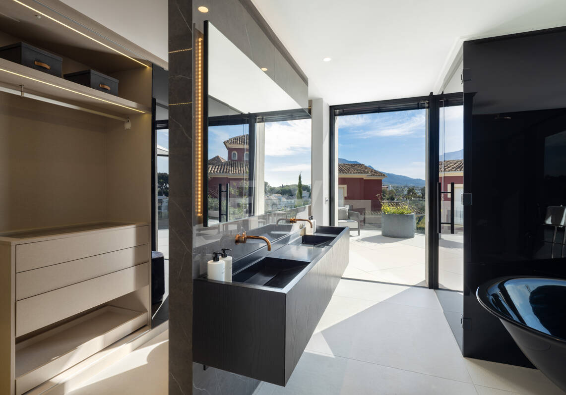 Author's Villa with Modern Design, Wellness, and Resort Style in La Quinta